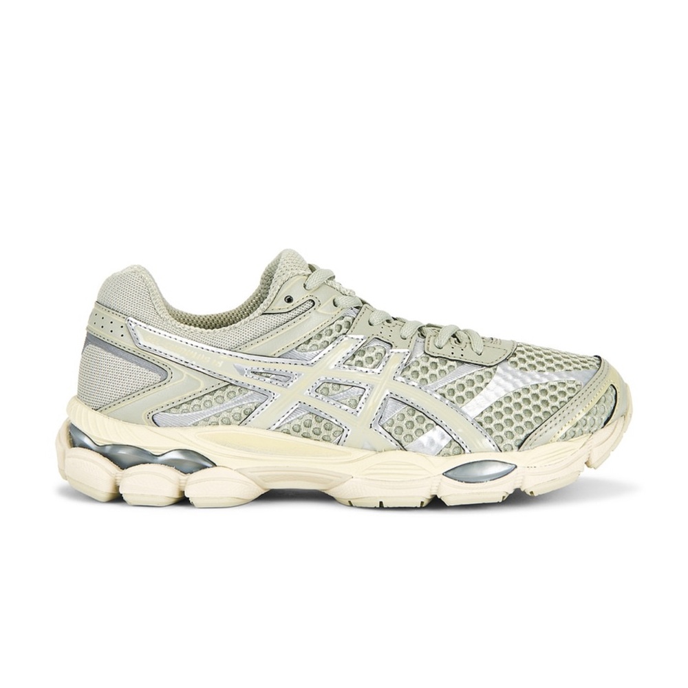 NWT ASICS Gel-Cumulus 16